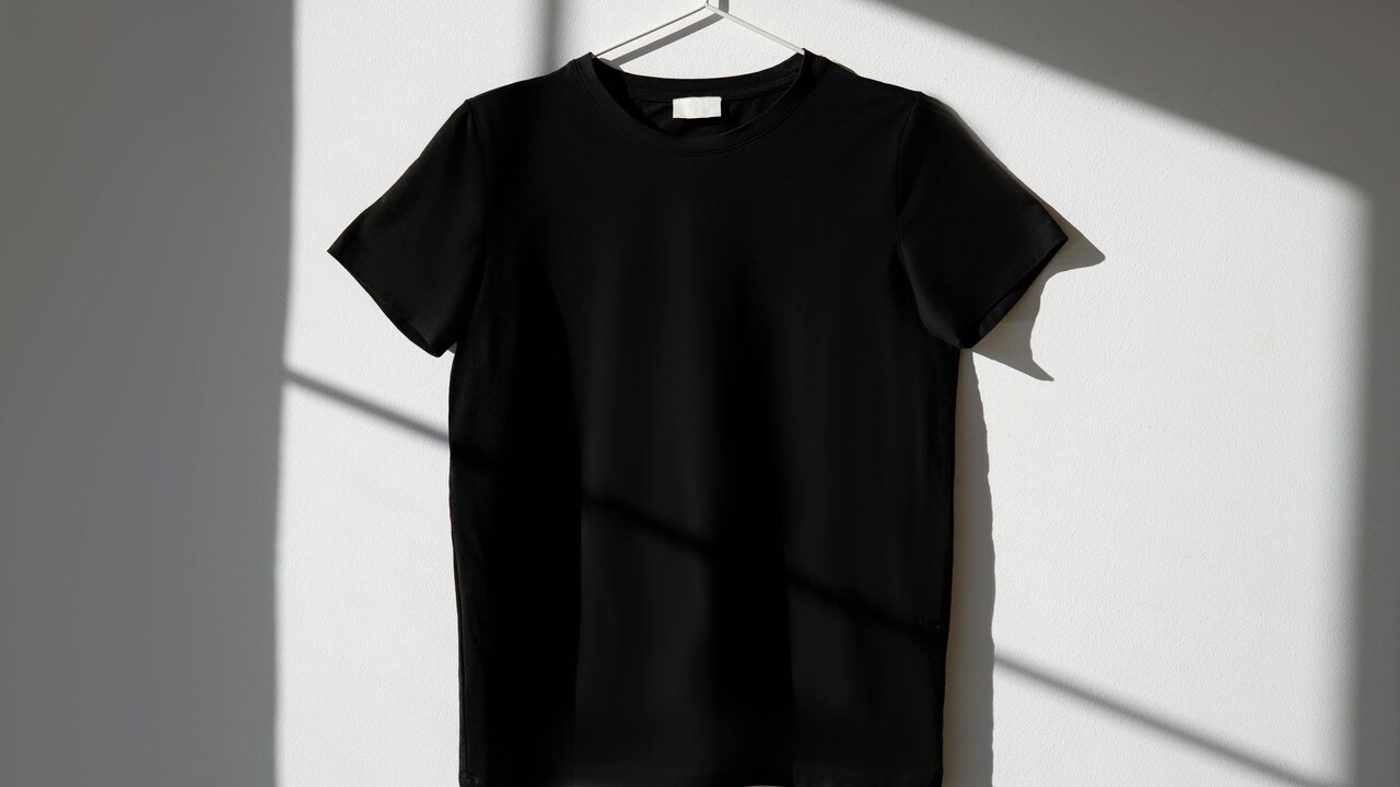 How To Choose A T-Shirt That Doesn't Twist After Washing How To Choose A T-Shirt That Doesn't Twist After Washing