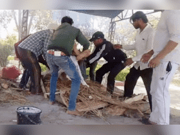 VIDEO: चितेवर रचली होती लाकडे, अग्नी देणार इतक्यात आली रुग्णवाहिका, पुढे जे घडलं ते सर्व जण पाहातच राहीले