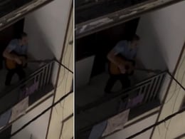 बालकनी में अकेले गिटार बजाकर 'डूबा-डूबा' गा रहे थे अंकल, पड़ोसी ने Video बनाया, सिंगिंग ने जीता इंटरनेट का दिल