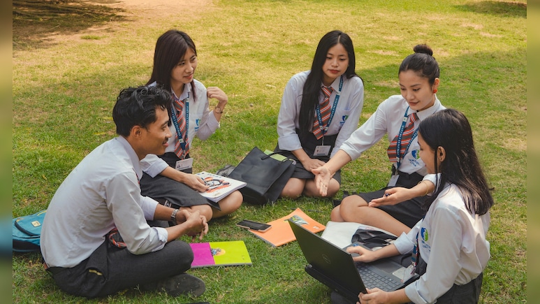 12वीं के टॉपर्स को ही एडमिशन देते हैं दिल्ली के ये बड़े कॉलेज, इतनी जाती है कटऑफ