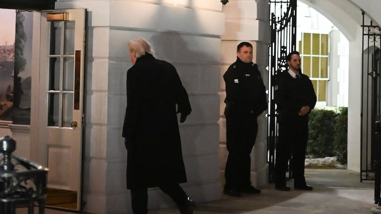 ट्रंप की सुरक्षा में फिर लगी सेंध! शॉर्टगन लेकर अमेरिकी राष्ट्रपति के घर में घुसा 21 साल का युवक मारा गया