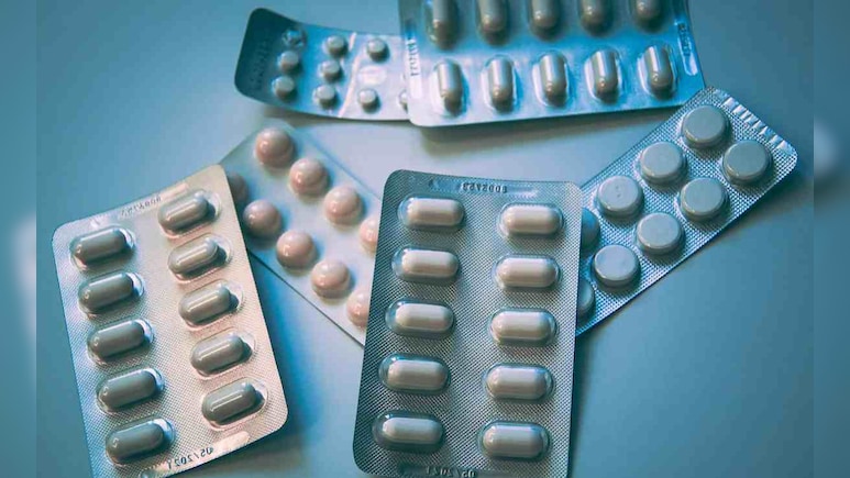 सरकारी स्कूल के 19 छात्र अधिक मात्रा में आयरन की गोलियों लेने के बाद अस्पताल में भर्ती