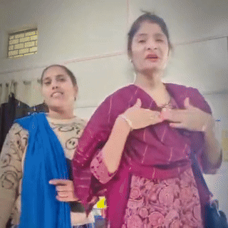 झालावाड़ के सरकारी स्कूल में शिक्षिकाओं की रील्स वायरल, विभाग ने भेजा नोटिस