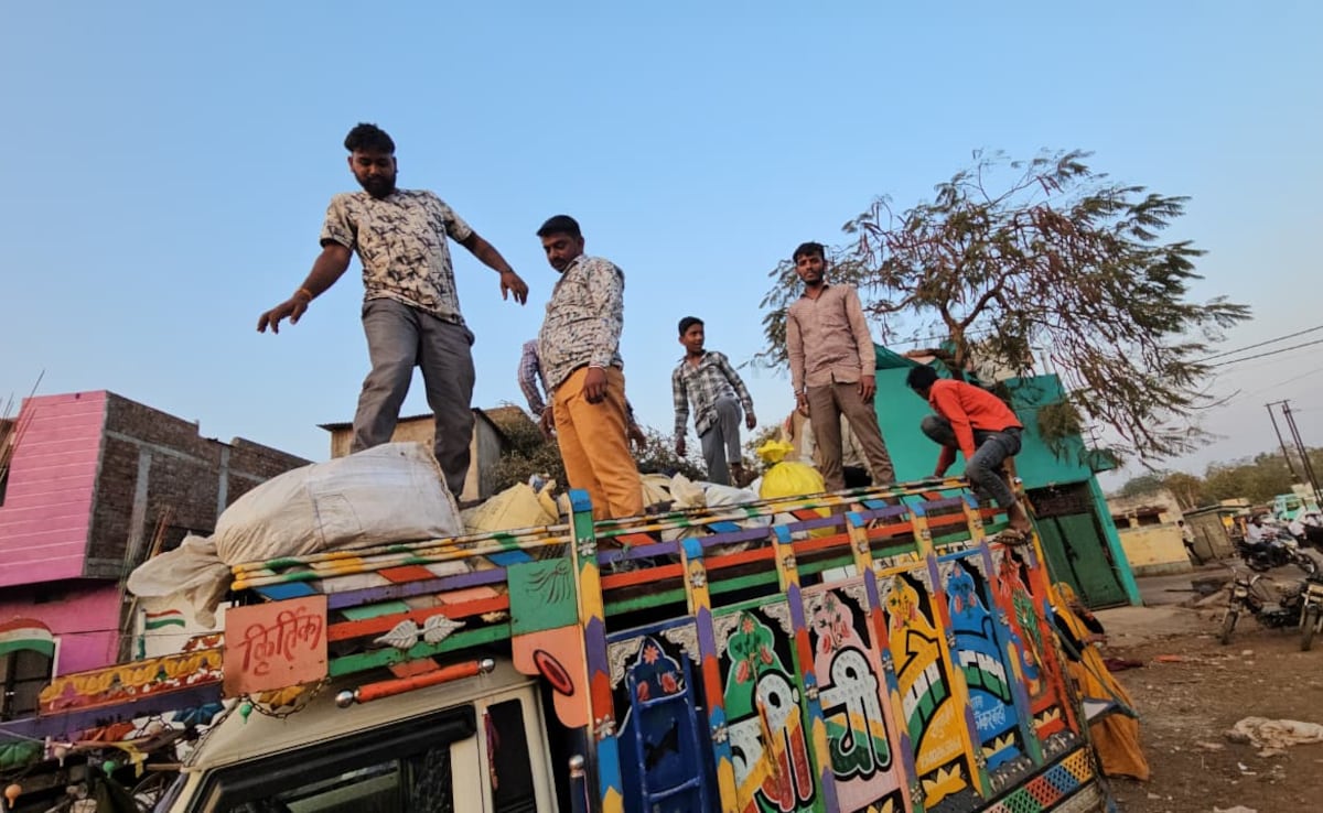 मध्यप्रदेश के आगर-मालवा में मजदूरों का राजस्थान पलायन, जान‍िए क्‍या है घर छोड़ने की मजबूरी?