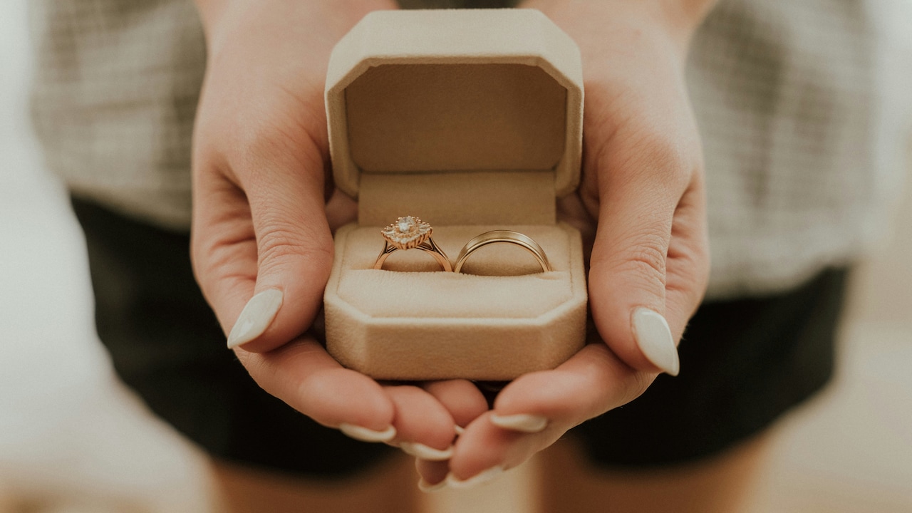 Get affordable and meaningful gift ideas with wishes for wives and girlfriends