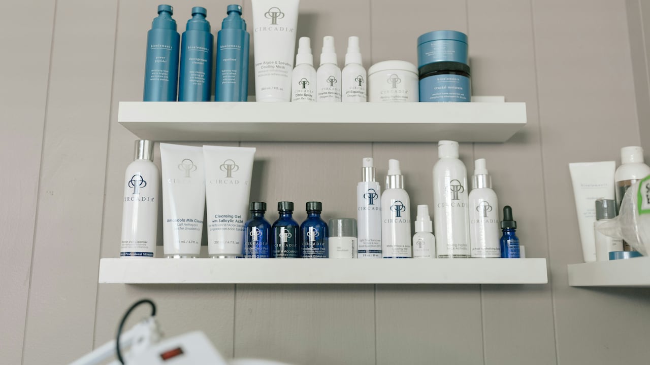 5 Gentle Face Washes Under ₹700 That Clean Dry Skin Without Stripping Moisture