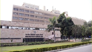 IIT दिल्ली की छठी मंजिल से कूदकर M.Sc के छात्र ने दी जान,  मचा हड़कंप