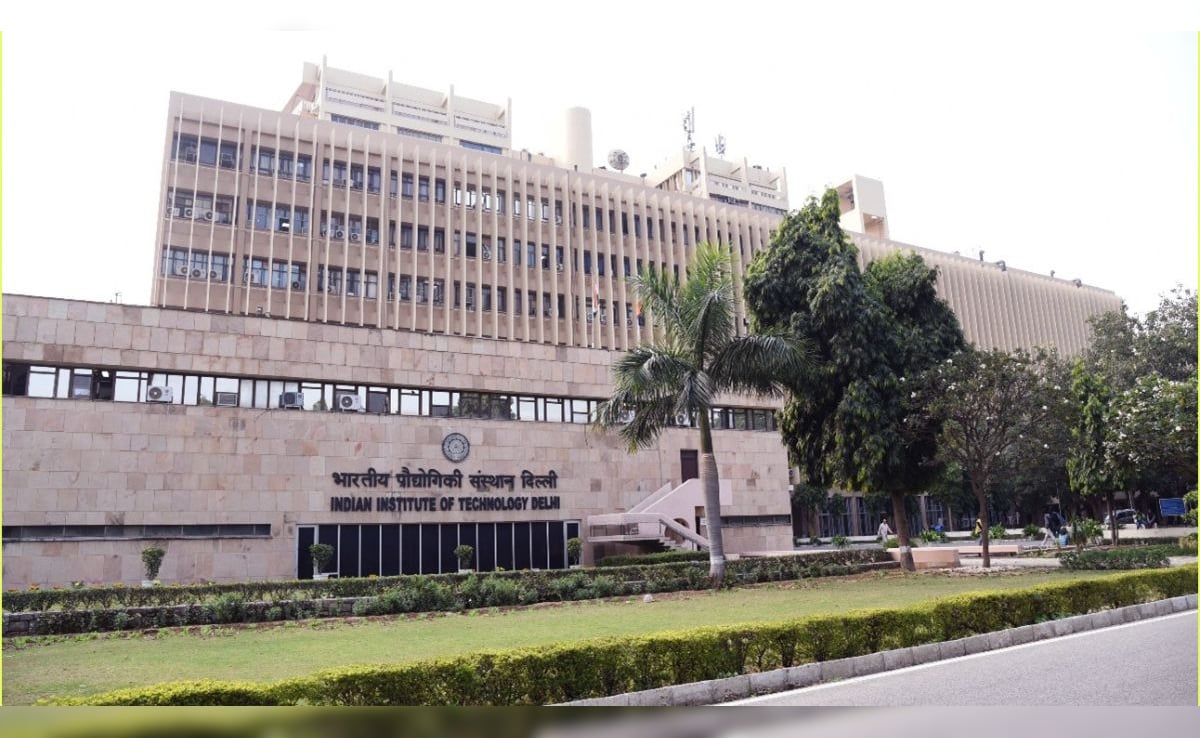 How Bernoulli's Principle Created IIT Delhi's Favourite Hangout Spot 'Wind Tunnel'