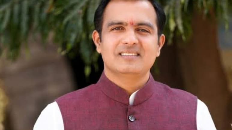 Solapur Politics: सोलापुरात भाजपला मोठा धक्का; भाजप जिल्हाध्यक्षांचं ZP सदस्यत्व रद्द करावे