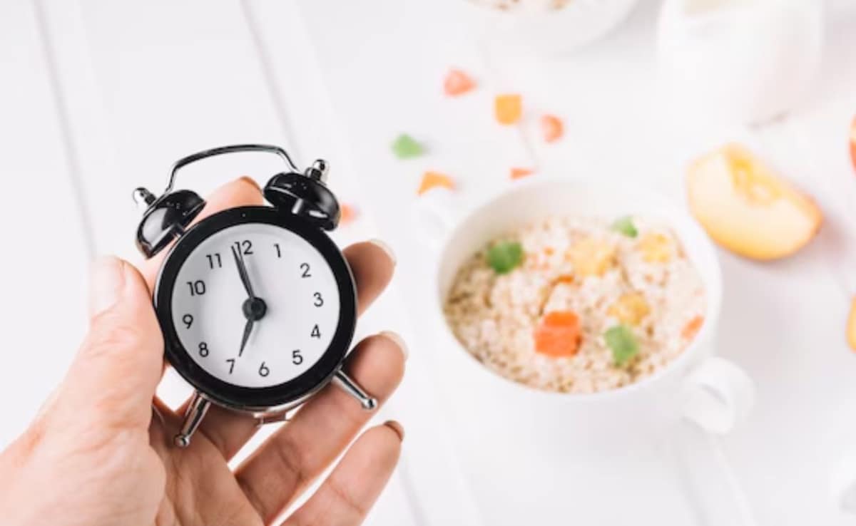 Intermittent fasting showed no clinical evidence of aiding weight loss. Photo: Freepik 