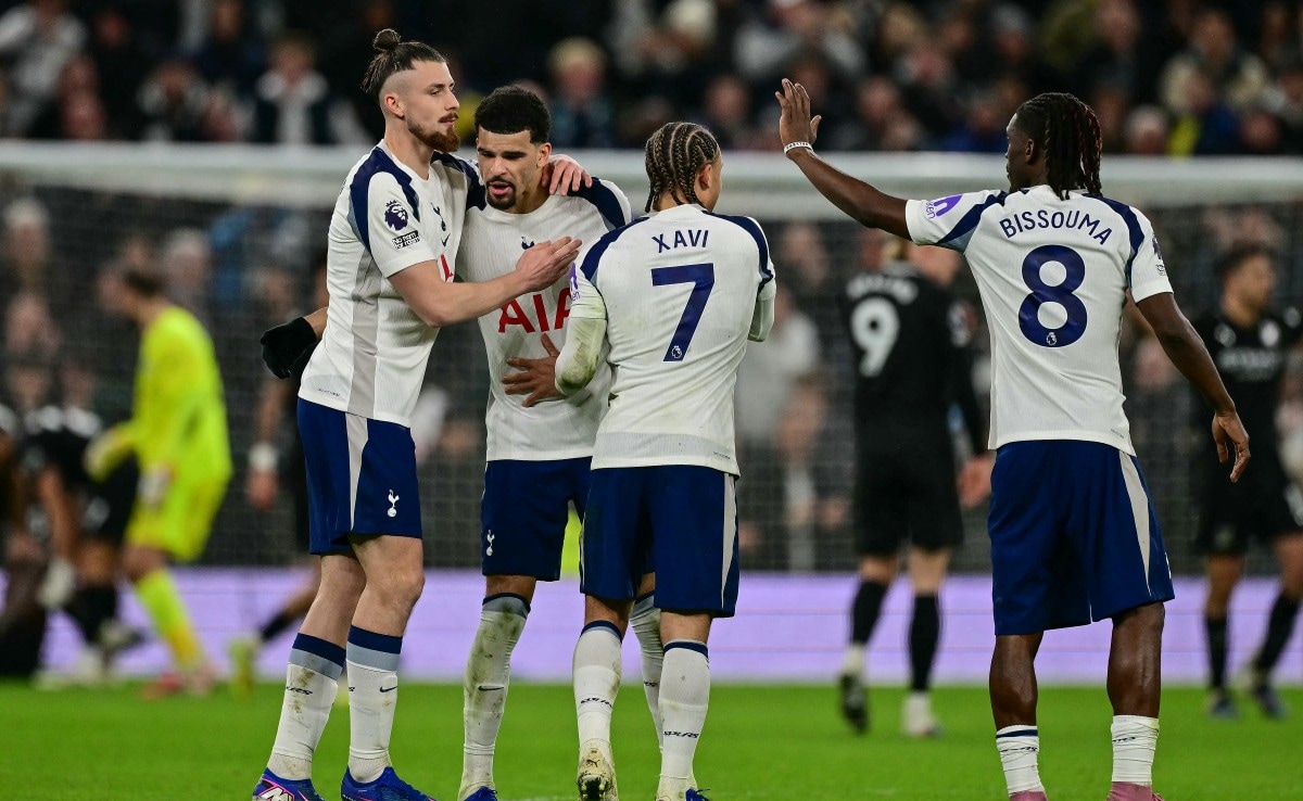 Dominic Solankes Acrobatic Stunner Helps Tottenham Hotspur Hold Manchester City