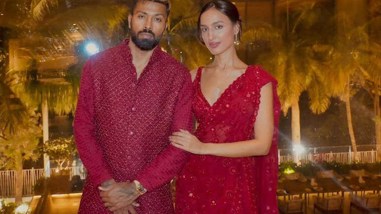 हार्दिक पांड्या ने कभी पांव में पहनी गर्लफ्रेंड की हील्स तो कभी टेडी बेयर पर सिर रखकर सोते आए नजर- ऐसा था माहिका का बर्थडे सेलिब्रेशन