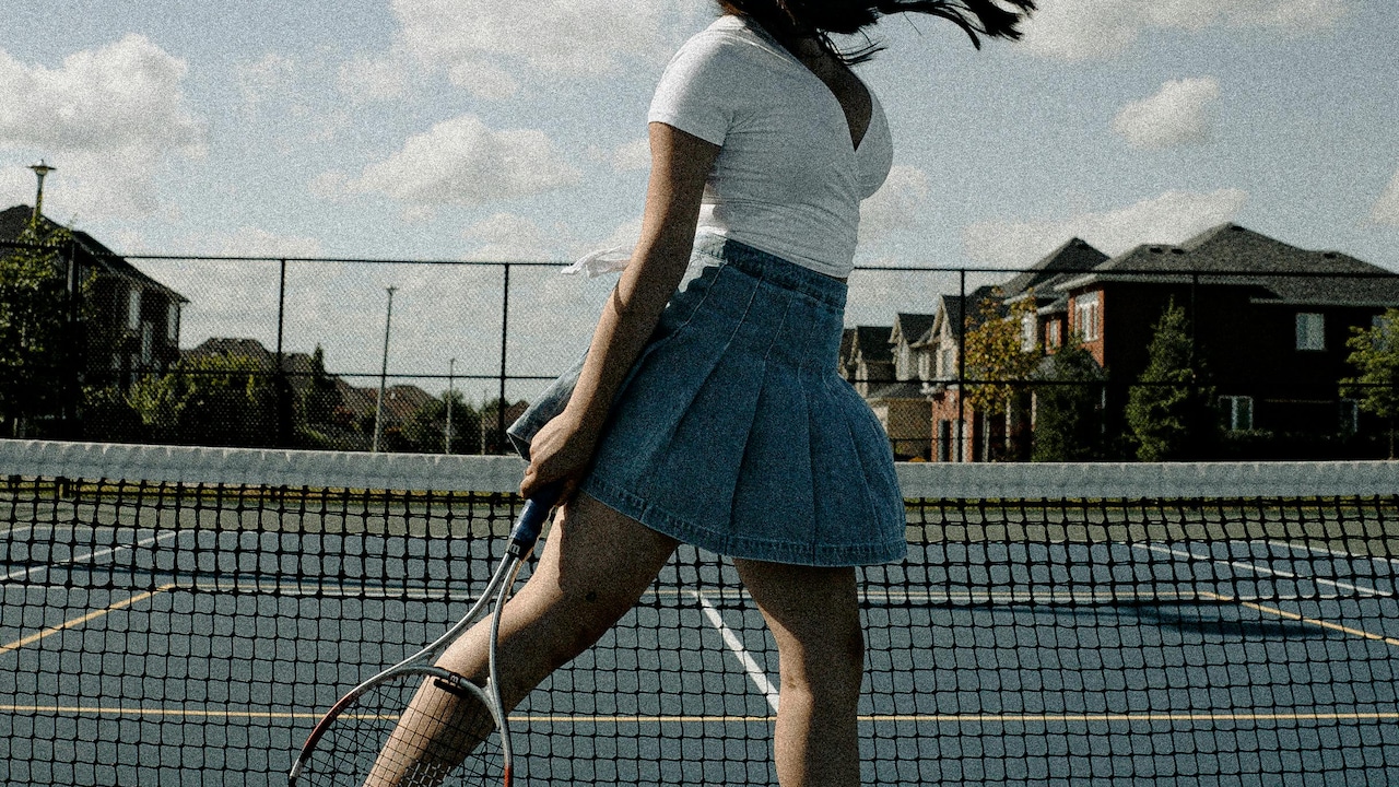 Stiff vs Comfortable Denim Skirts: How Fabric Weaves Make the Difference Stiff vs Comfortable Denim Skirts: How Fabric Weaves Make the Difference