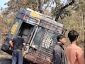 पिपरिया से छिंदवाड़ा आ रही एक बस पलटी, 15 यात्री घायल, चालक को आई गंभीर चोटें&nbsp;