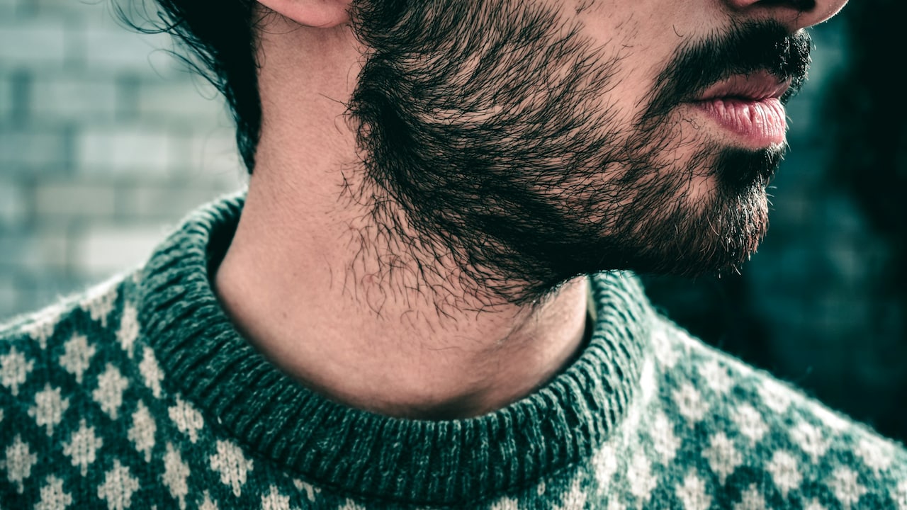 Try these simple tips to choose between crew neck and V-neck sweaters for men