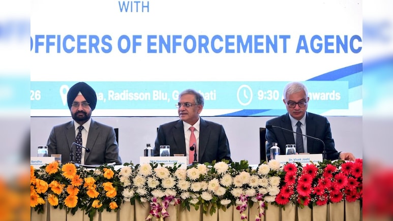 मोबाइल ले जाने की छूट और हर बूथ पर वेबकास्टिंग, जानें असम में आगामी चुनाव को लेकर आयोग की नई गाइडलाइंस