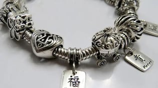 दुनिया में गहनों की सबसे बड़ी कंपनी में हाहाकार, आसमान छूते दामों के बाद चांदी की जूलरी से कर ली तौबा