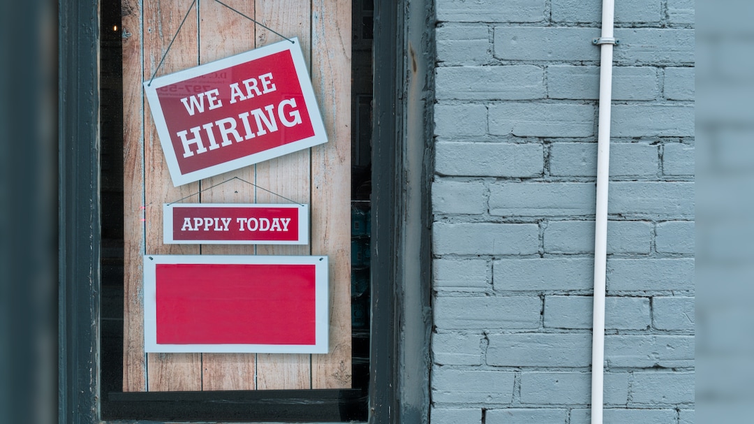 Job Hunt Starts With Good CV: Five AI Prompts That You Must Know