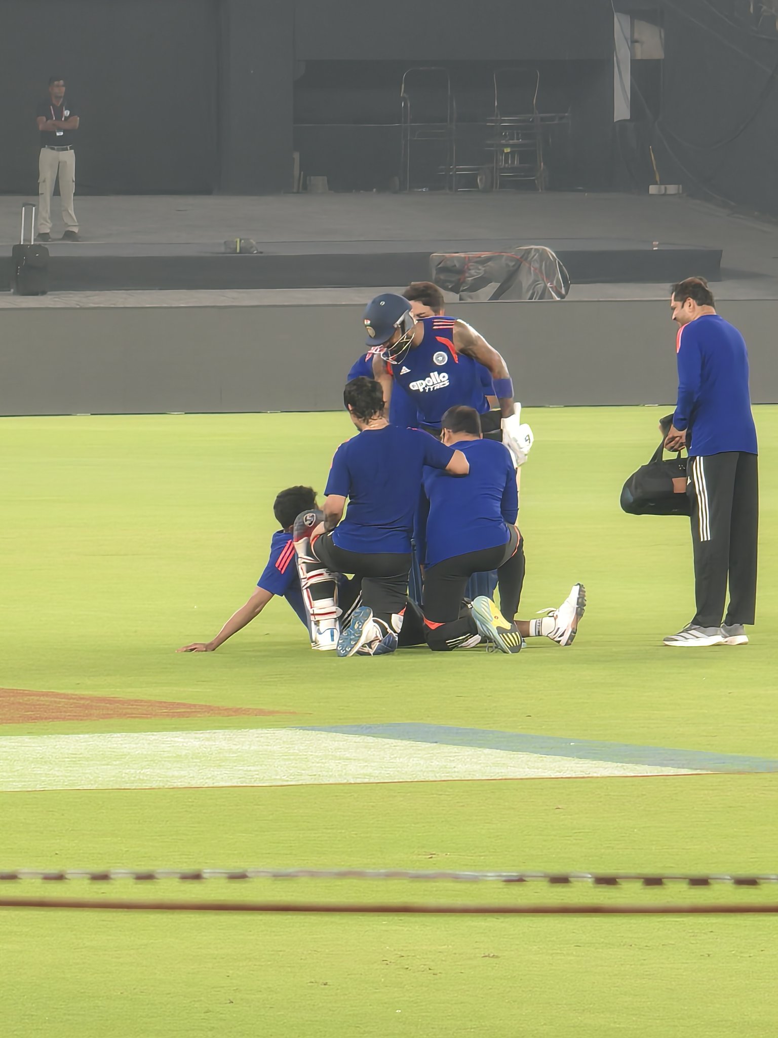 IND vs SA T20 World Cup 2026: टीम इंडिया की बढ़ी टेंशन, दक्षिण अफ्रीका के खिलाफ सुपर-8 मुकाबले से पहले स्टार खिलाड़ी हुआ चोटिल, देखें तस्वीर