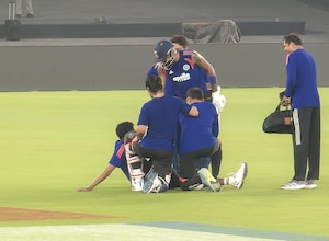 Hardik Pandyas Shot Hits Teammates Knee, Star Leaves Field As India Face Big Injury Scare Ahead Of SA Clash