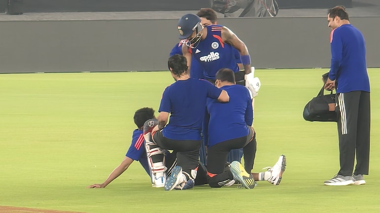 IND vs SA T20 World Cup 2026: टीम इंडिया की बढ़ी टेंशन, दक्षिण अफ्रीका के खिलाफ सुपर-8 मुकाबले से पहले स्टार खिलाड़ी हुआ चोटिल, देखें तस्वीर