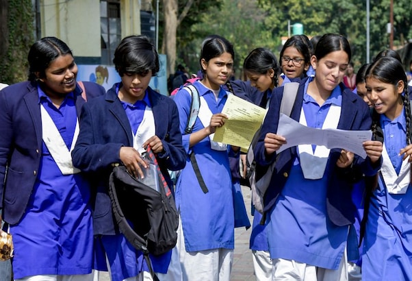 UP Board Result 2026: क्या फेल हो जाएंगे 34 हजार छात्र? जानें 10वीं-12वीं रिजल्ट की पक्की डेट!