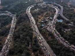 जाम में 32 घंटे! पुणे-मुंबई एक्सप्रेस-वे पर फंसे हजारों लोगों की बेबसी की पूरी कहानी