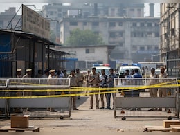 दिल्ली के नरेला में फैक्ट्री मालिक की सरेआम हत्या से सनसनी, पुरानी रंजिश का शक! क्&zwj;या CCTV फुटेज खोलेगा राज?