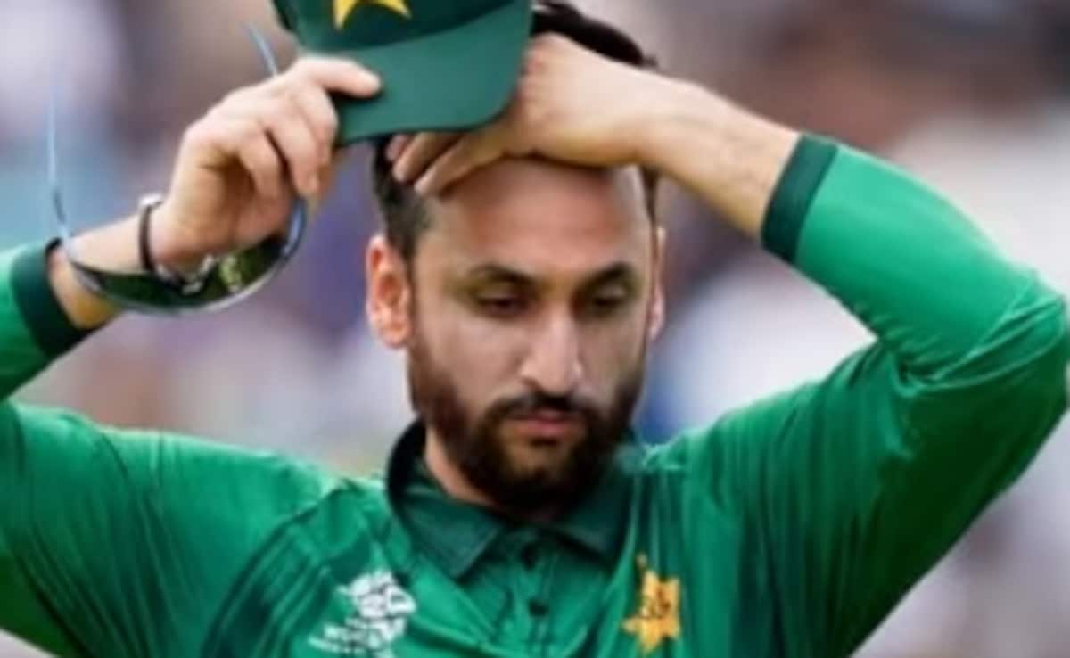 T20 World Cup 2026:  इंग्लैंड के खिलाफ हार के बाद भी पाकिस्तान के पास सेमीफाइनल में पहुंचने का मौका, इस टीम के हाथ में पूरा गणित