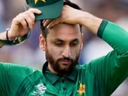 T20 World Cup 2026:  इंग्लैंड के खिलाफ हार के बाद भी पाकिस्तान के पास सेमीफाइनल में पहुंचने का मौका, इस टीम के हाथ में पूरा गणित