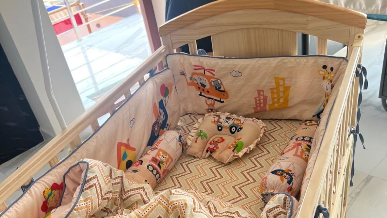 The BabyTeddy 12‑in‑1 multifunctional crib is the most versatile and parent‑friendly crib for newborns