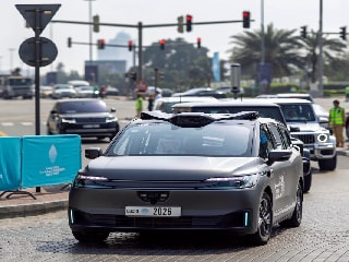 AI का कमाल! दुबई में दौड़ी बिना ड्राइवर की टैक्सी, 1 हजार से ज्यादा AI टैक्सी उतारने की तैयारी