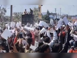 "लुलिया मांगे ले..." परीक्षा खत्म होते ही आरा की सड़कों पर पवन सिंह के गानों पर परीक्षार्थियों ने काटा गदर