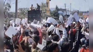 "लुलिया मांगे ले..." परीक्षा खत्म होते ही आरा की सड़कों पर पवन सिंह के गानों पर परीक्षार्थियों ने काटा गदर