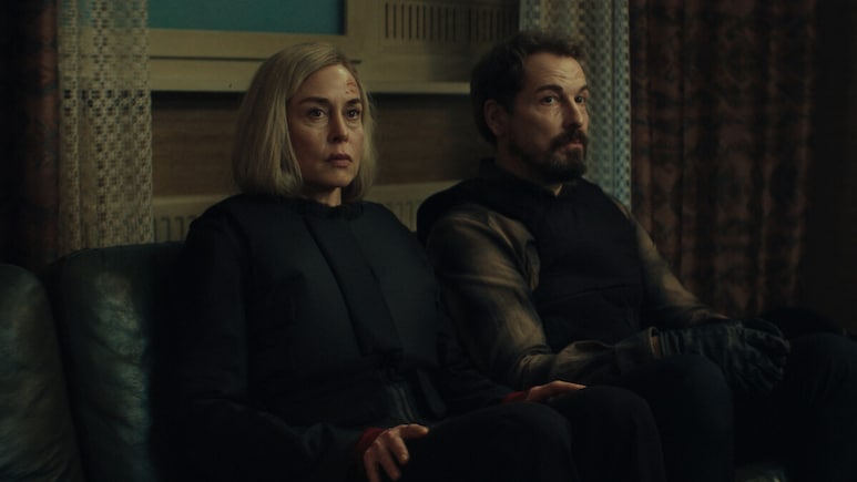 Unfamiliar Review: जानें कैसी है नेटफ्लिक्स की छह एपिसोड की ये स्पाई थ्रिलर, पढ़ें वेब सीरीज रिव्यू