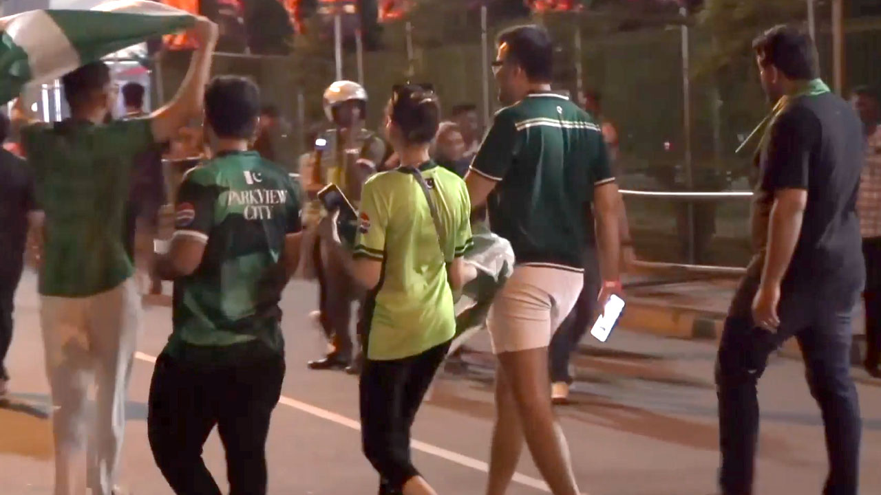 T20 World Cup 2026: Disappointed Pakistani Fans Walk Out Mid-Match During India-Pak Match