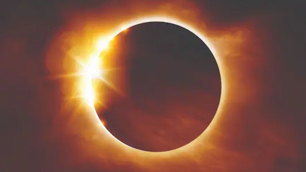 Surya Grahan 2026 Niyam: कल लगने जा रहा है साल का पहला सूर्य ग्रहण, जानिए इस दौरान क्या करें और क्या न करें