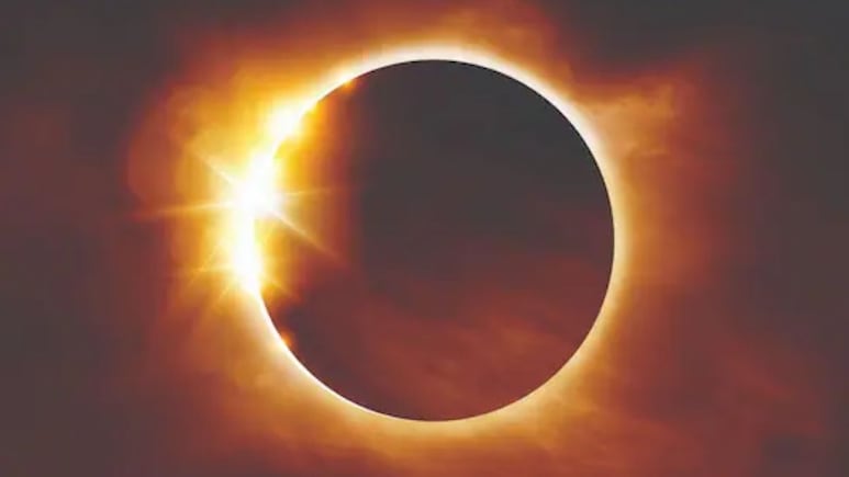 Surya Grahan 2026 Niyam: कल लगने जा रहा है साल का पहला सूर्य ग्रहण, जानिए इस दौरान क्या करें और क्या न करें