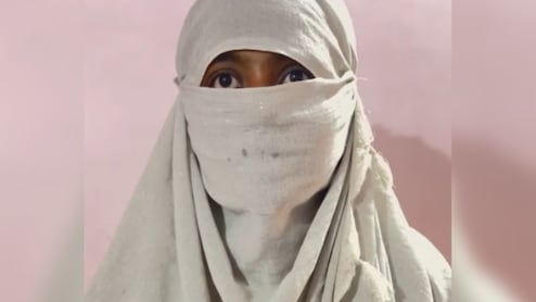 बच्चा चोर समझकर सरेराह महिला से मारपीट, पुलिस ने की अपील- अफवाहों पर ध्यान ना दें