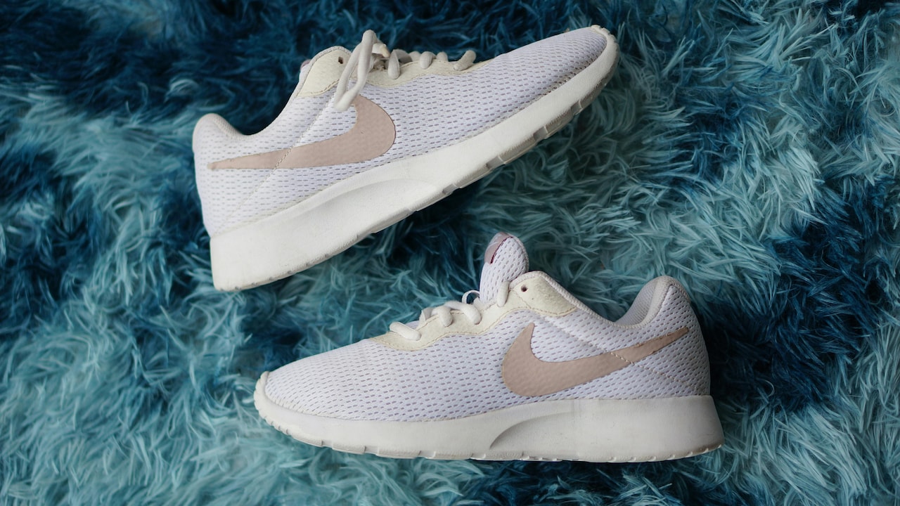 Top 5 White Sneakers That Dont Yellow Quickly Top 5 White Sneakers That Dont Yellow Quickly