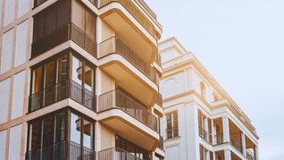 Real Estate : स्वप्नातील घर की आयुष्यभराचं कर्ज; घर खरेदी करण्यापूर्वी बिल्डर्सचा खेळ समजून घ्या