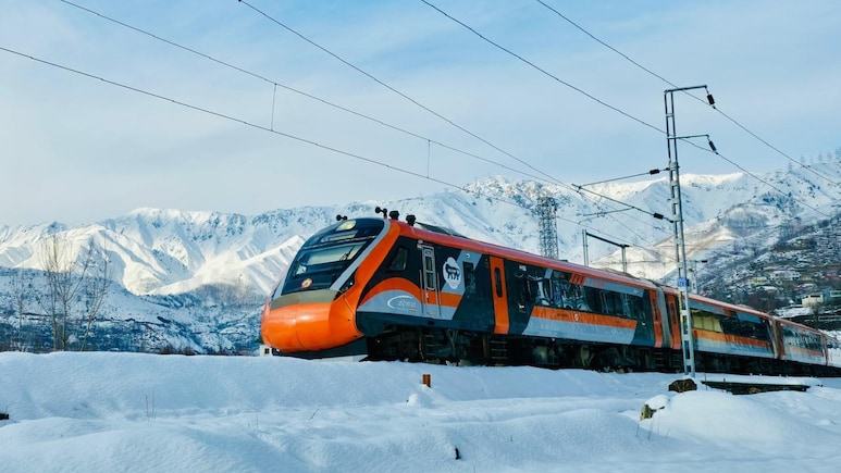 यात्र&zwj;ियों के ल&zwj;िए अच्&zwj;छी खबर, जम्मू-कश्मीर में कनेक्टिविटी को बड़ा बढ़ावा, कटरा-श्रीनगर वंदे भारत अब जम्मू तक