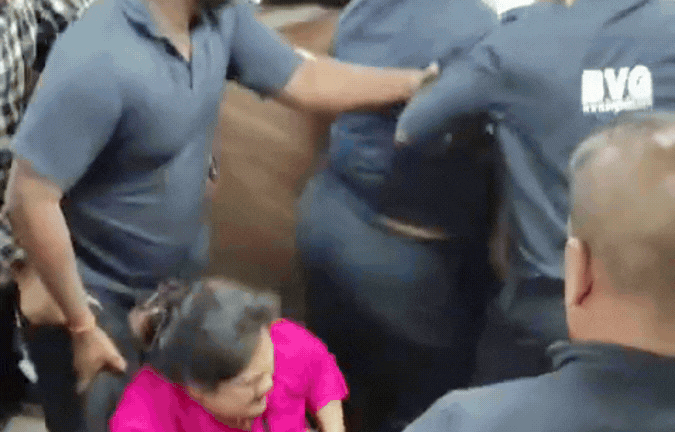 एमवाय अस्पताल में मारपीट का VIDEO; इलाज को लेकर भिड़े दो पक्ष, पुलिस ने पहुंचकर कराया मामला शांत