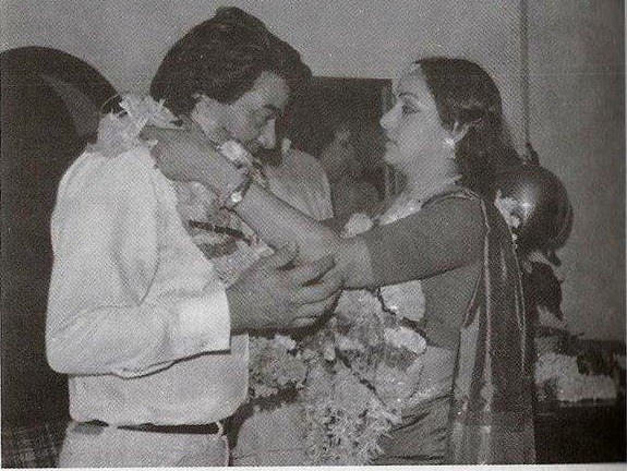 शादीशुदा सुपरस्टार का जब एक्ट्रेस पर आ गया था दिल, दूसरी शादी के साथ संभाले दो परिवार, फिल्मी है इस एक्टर की लव स्टोरी