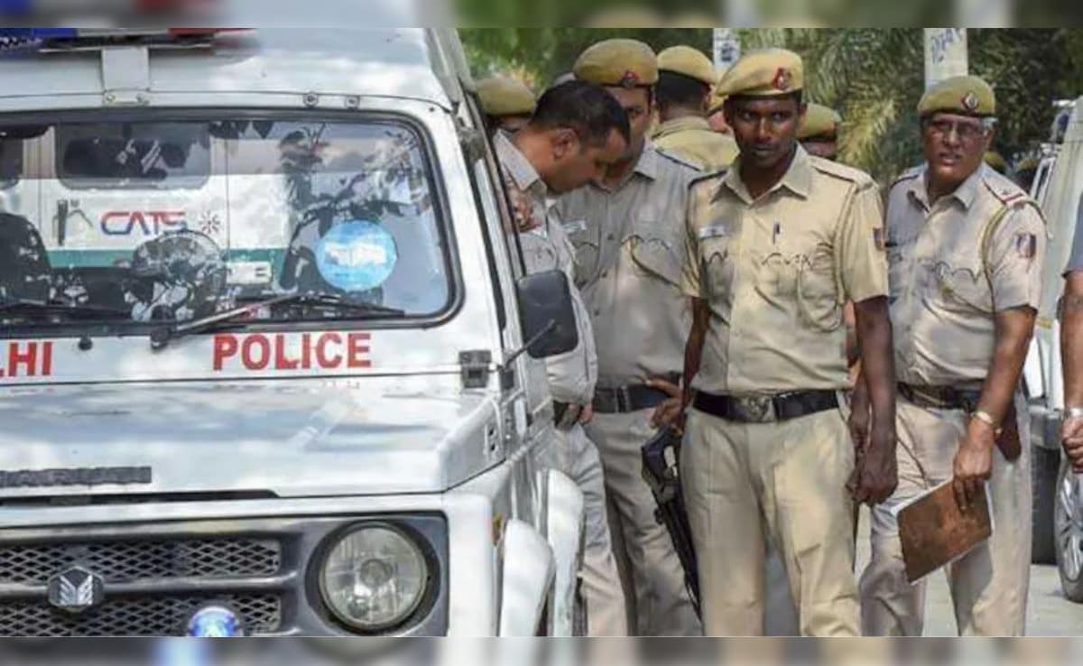 Delhi Encounter: दिल्ली में देर रात तड़तड़ाई गोलियां, एनकाउंटर के बाद पुलिस ने दो बदमाशों को गिरफ्तार किया