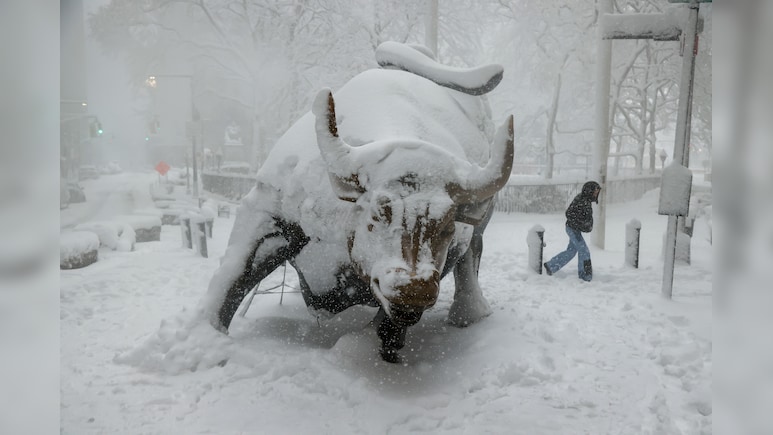 Asian Stocks Drop At Open, China Set To Return: Markets Wrap