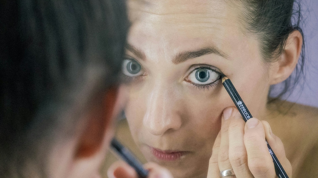 Explore humidity-proof eyeliners