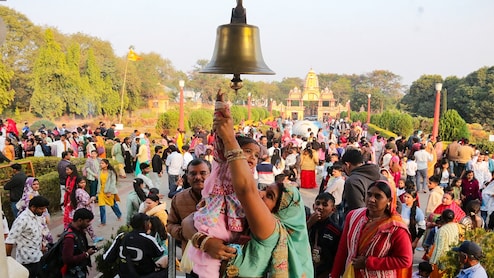 बढ़ते कर्ज़ के बीच मंदिरों पर कैंची? 22,098 मंदिर और घटता बजट, तीन साल में दो-तिहाई कम हुआ जीर्णोद्धार फंड