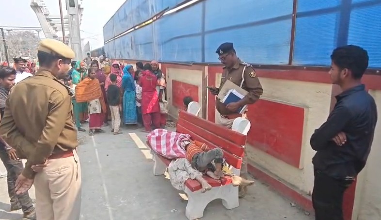 Children Found Crying Next To Mother's Body At Bihar Railway Station