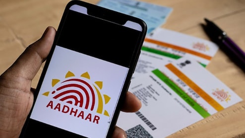 कैसे पता चलेगा आपके Aadhaar Card से कौन सा नंबर लिंक है? ऐसे कर लें चेक